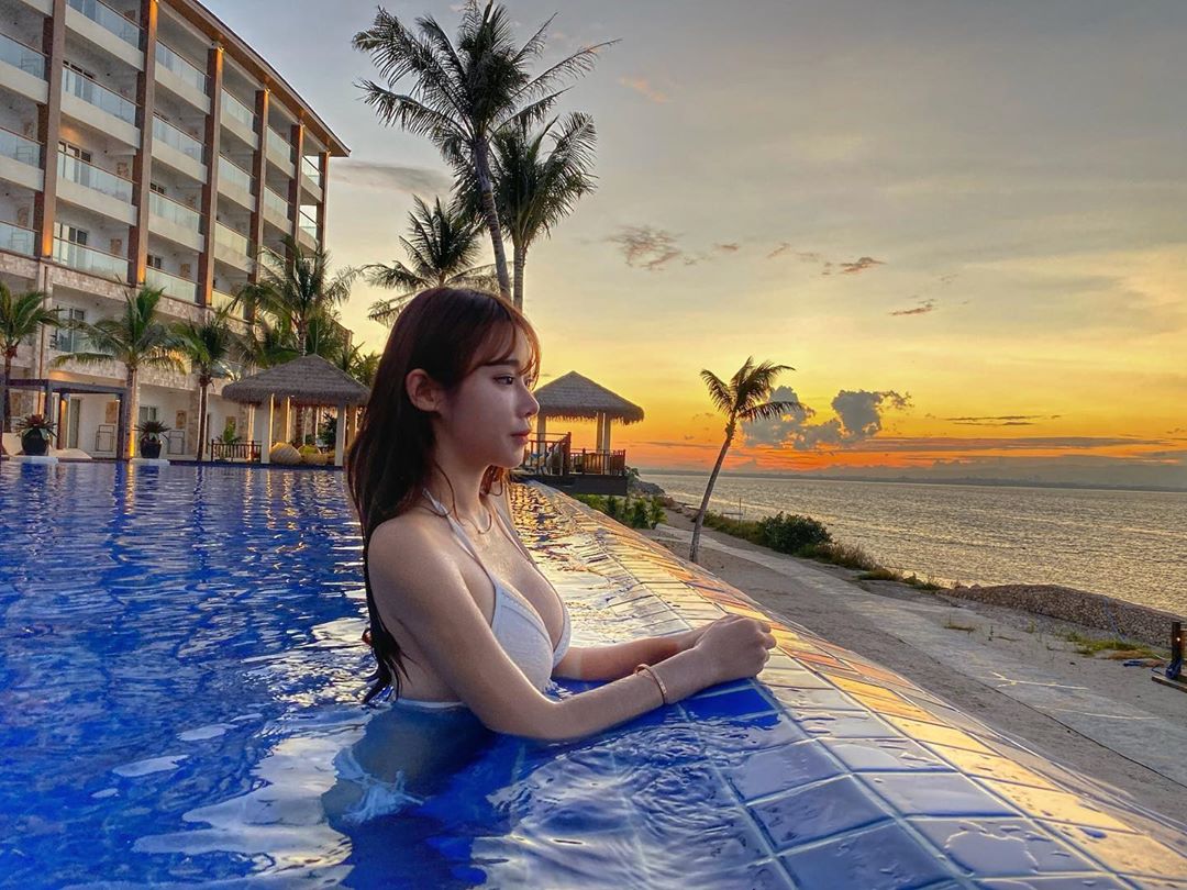 雪白巨乳解放香氣四溢 無死角畫面讓網友淪陷-第1章-图片3