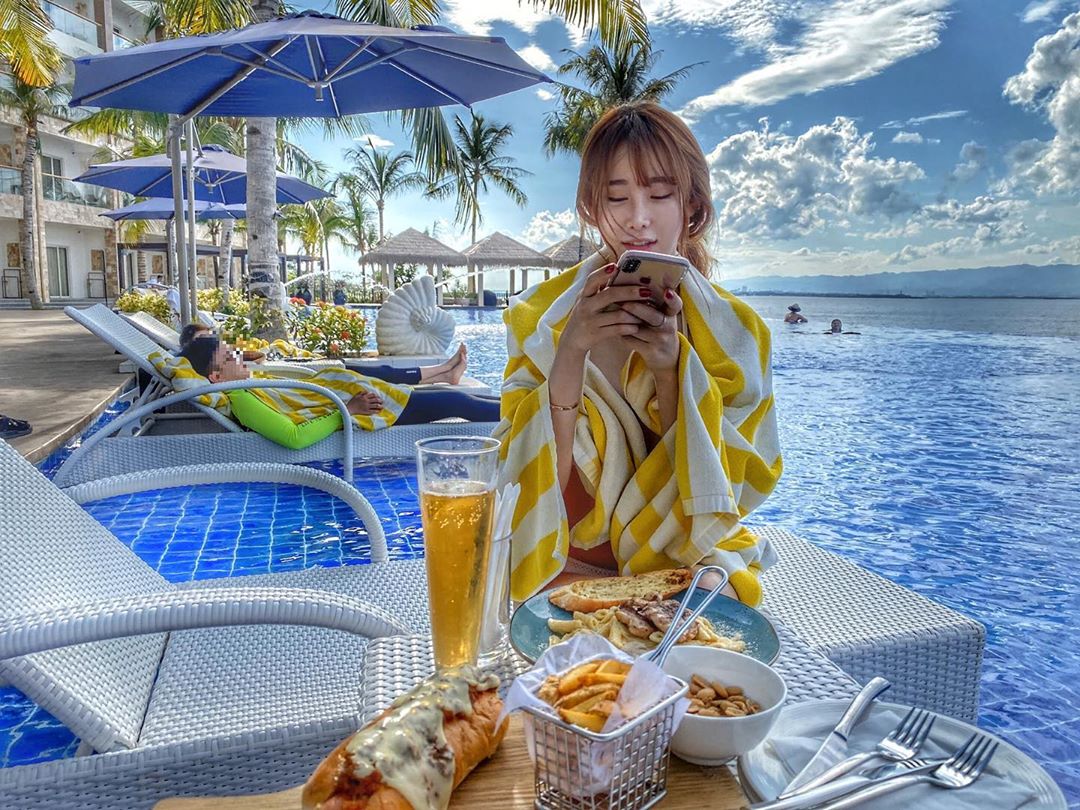 雪白巨乳解放香氣四溢 無死角畫面讓網友淪陷-第1章-图片5