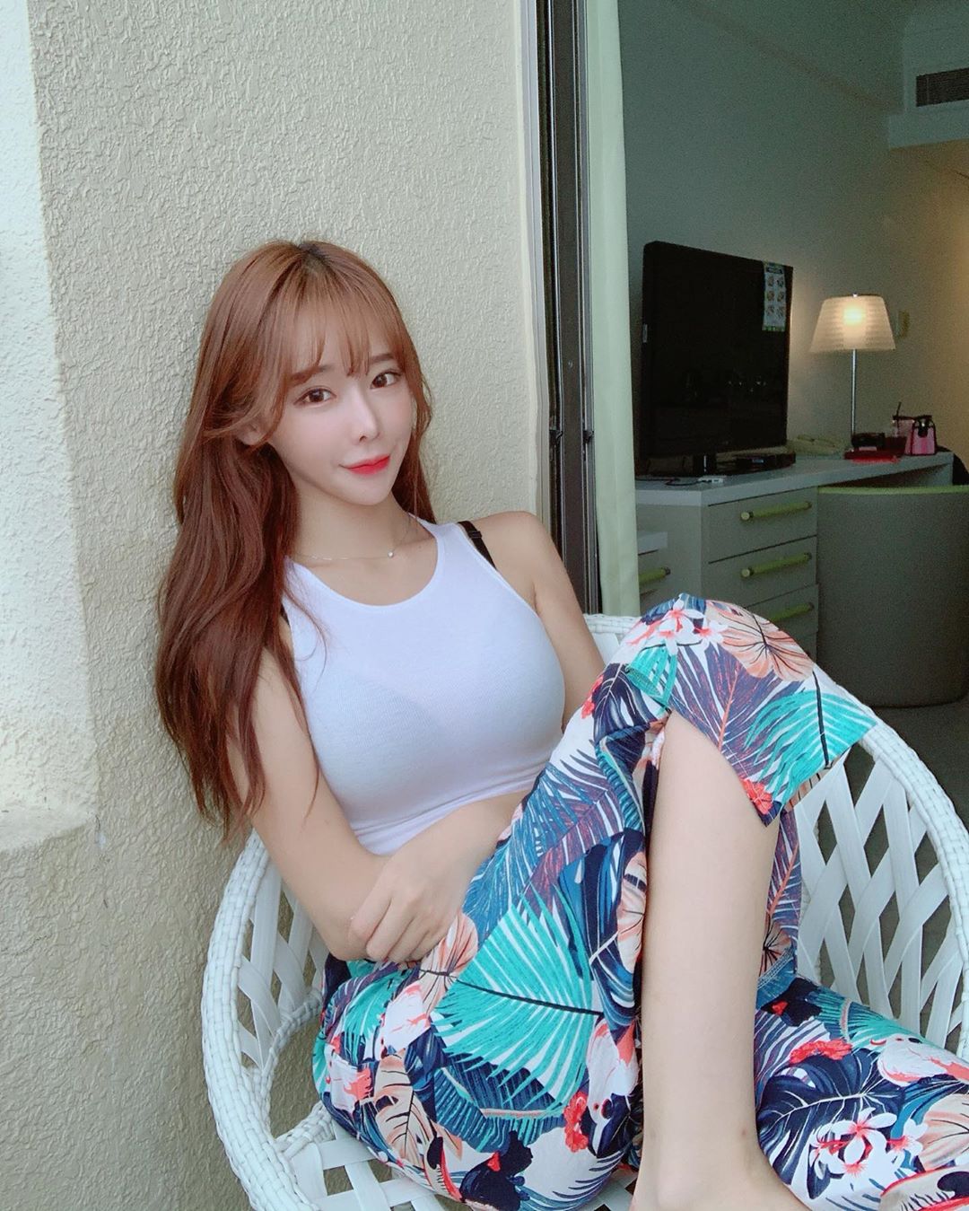 雪白巨乳解放香氣四溢 無死角畫面讓網友淪陷-第1章-图片14