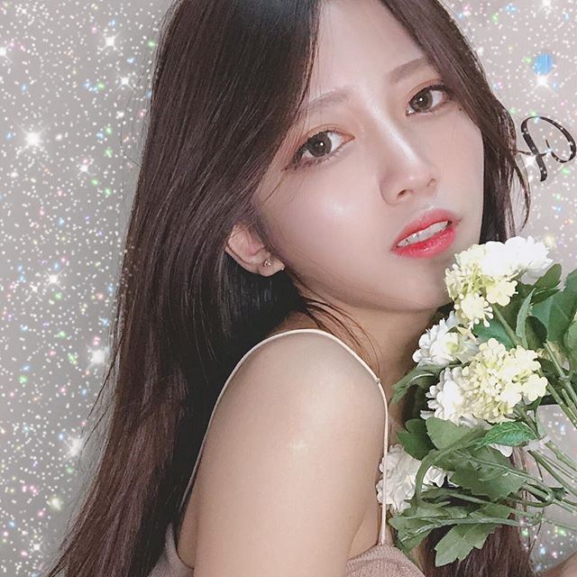 瞳瞳 甜美高顏值讓人一看就戀愛了 瞧這身火辣性感的曲線-第1章-图片2
