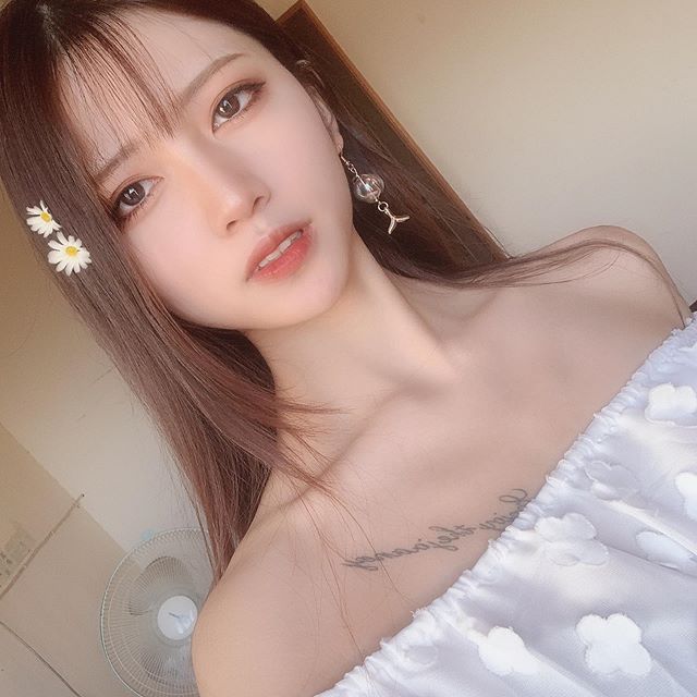 瞳瞳 甜美高顏值讓人一看就戀愛了 瞧這身火辣性感的曲線-第1章-图片12