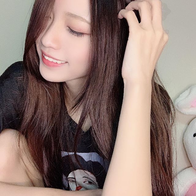 瞳瞳 甜美高顏值讓人一看就戀愛了 瞧這身火辣性感的曲線-第1章-图片10