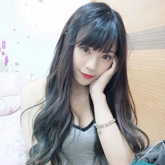 芸瑄 身穿火辣比基尼長輩好雄偉-第1章-图片1