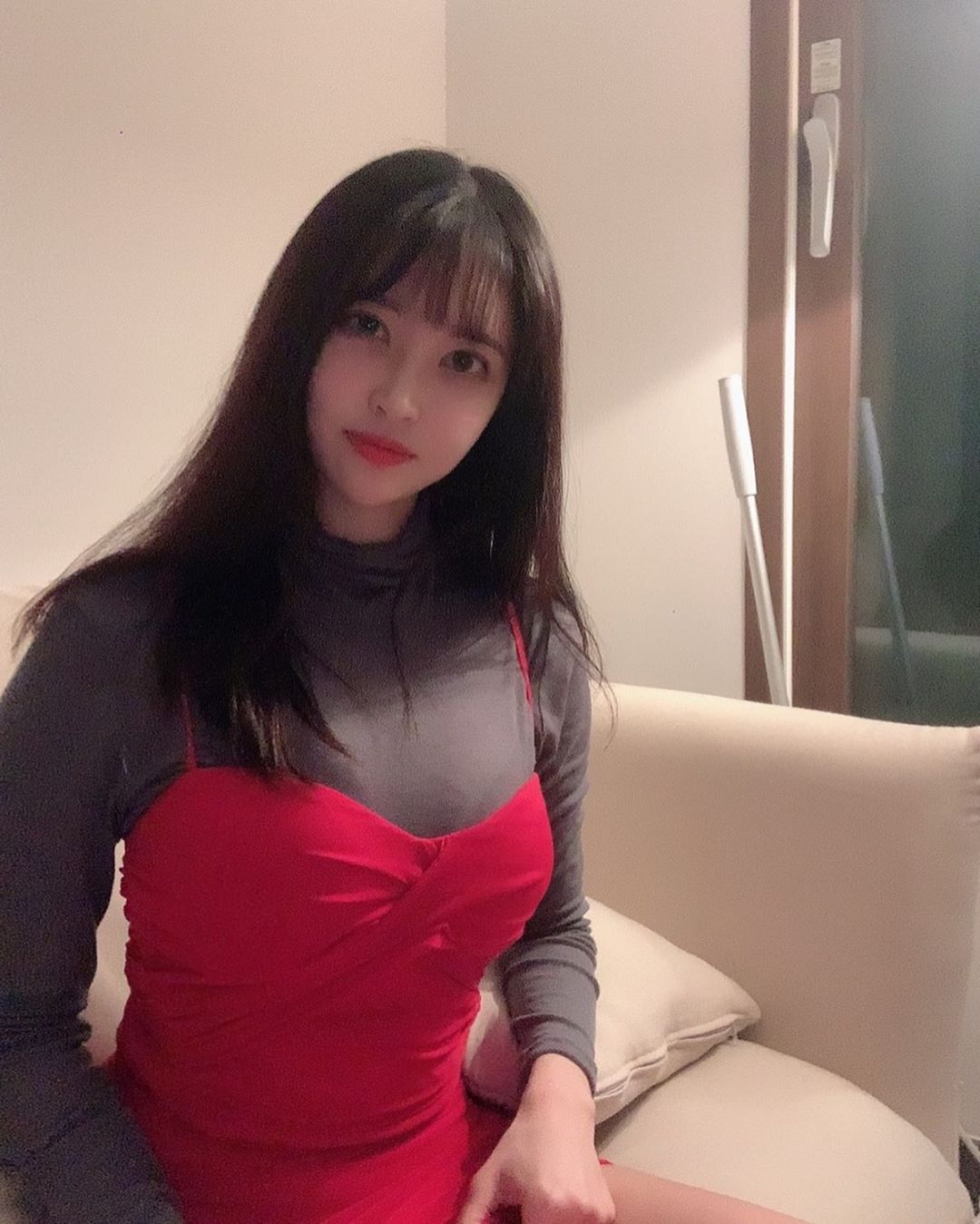 魅惑眼神電到無法抗拒 渾圓上圍火辣指數破表太犯規-第1章-图片1