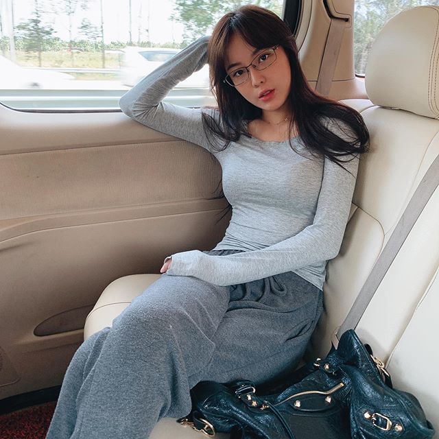 服飾店老闆娘好兇!自己衣服自己試穿「E罩杯水滴嫩乳」藏不住:搖搖欲墜好 Juicy-第1章-图片8