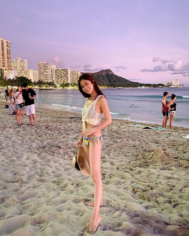 華航正妹空姐Sunny夏威夷換上比基尼白皙長腿纖細身形很搶鏡-第1章-图片2