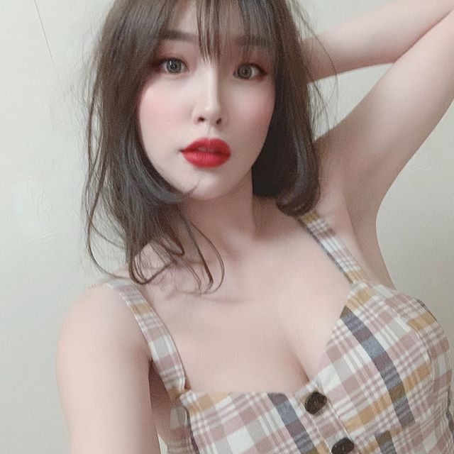 天菜姊姊May 「身材+臉蛋都OP」網暴動瘋喊-第1章-图片7