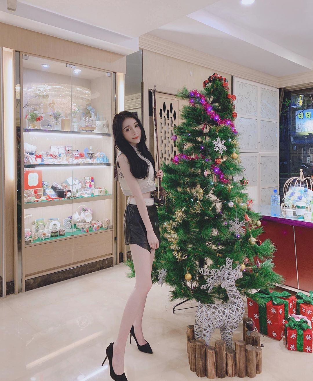 I don’t know exactly where he lives, little Debbie.-第1章-图片3