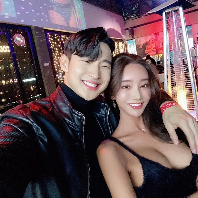 一起運動變大!巨乳小隻馬操太兇「巨乳核彈撐爆衣服」胸部up狂漲:奶水狂分泌汁液!-第1章-图片4