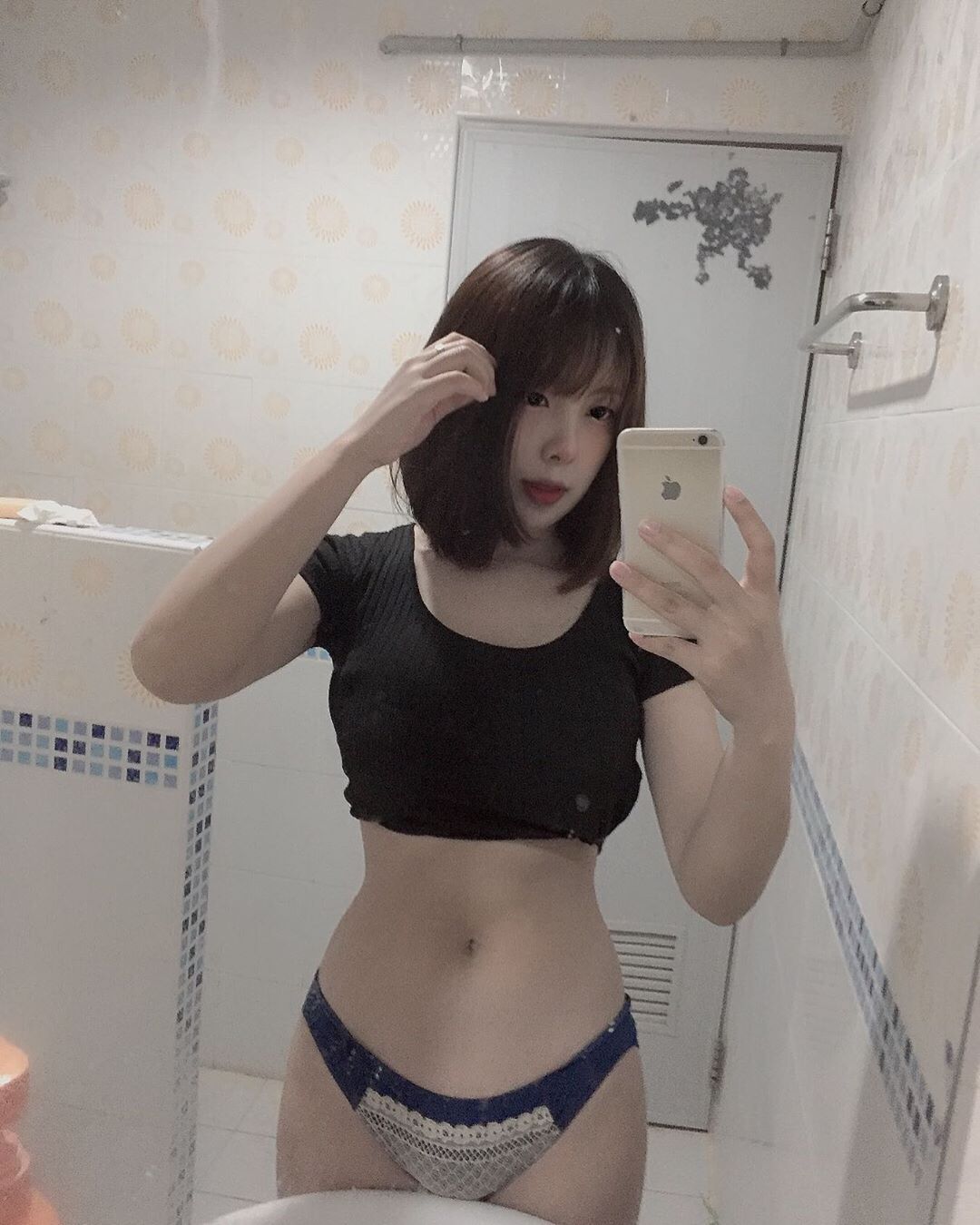 雪白木瓜奶呼之欲出 妖豔外表甜姊兒性感指數破表-第1章-图片12