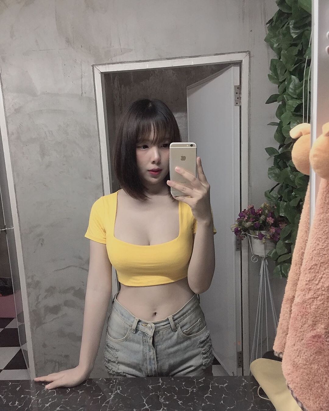 雪白木瓜奶呼之欲出 妖豔外表甜姊兒性感指數破表-第1章-图片11