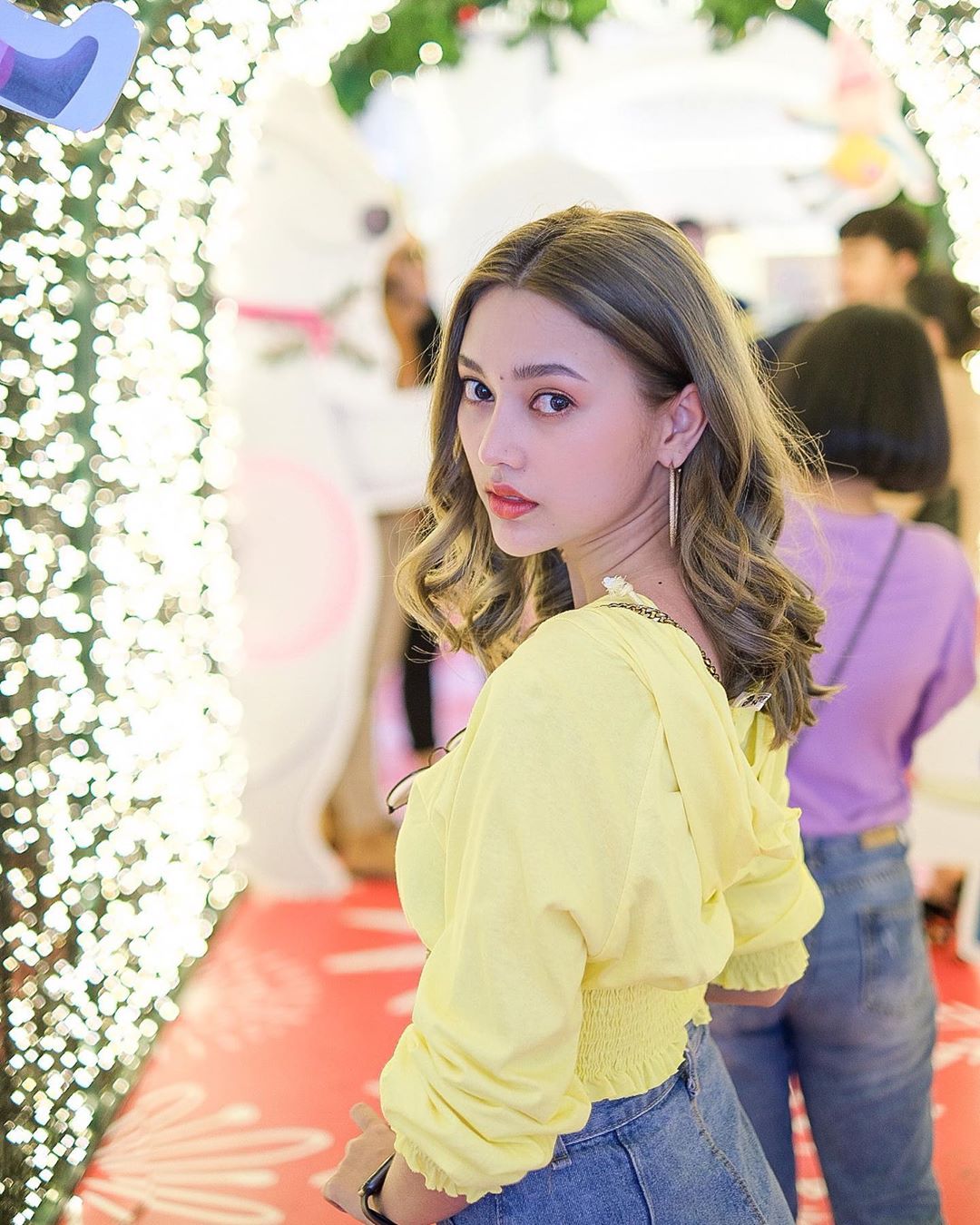 電力十足魅惑大眼 辣露乳溝好驚人全看傻-第1章-图片1