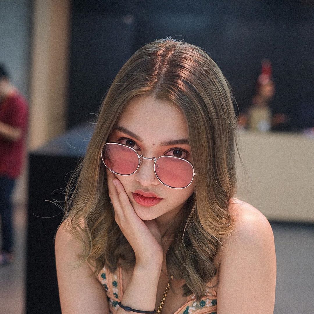 電力十足魅惑大眼 辣露乳溝好驚人全看傻-第1章-图片2