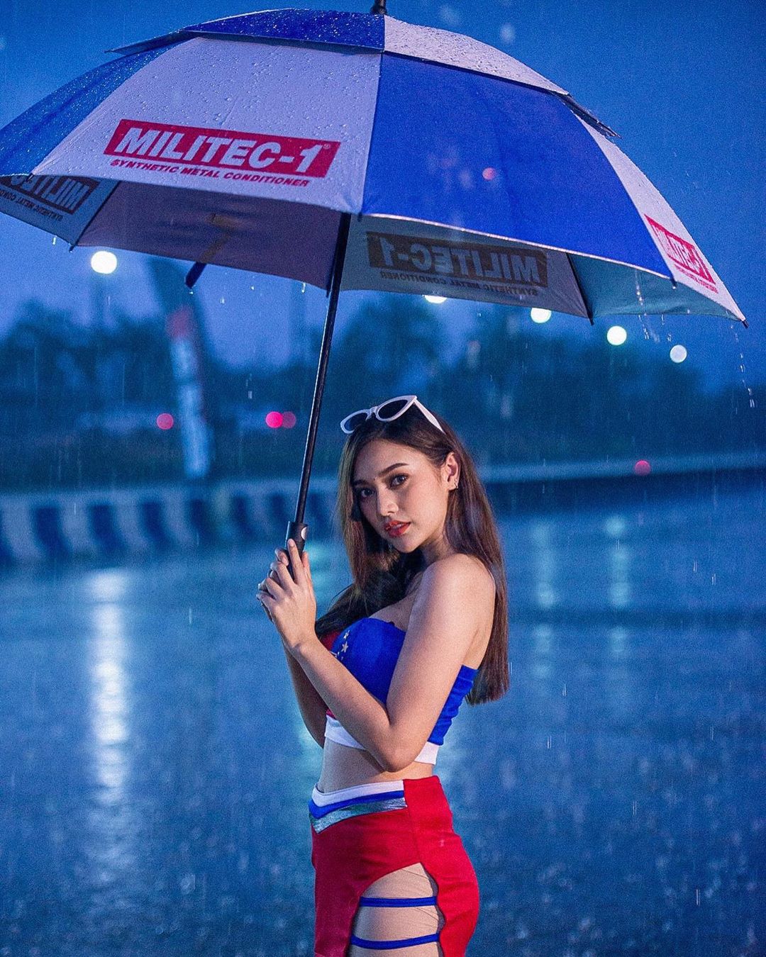 電力十足魅惑大眼 辣露乳溝好驚人全看傻-第1章-图片4