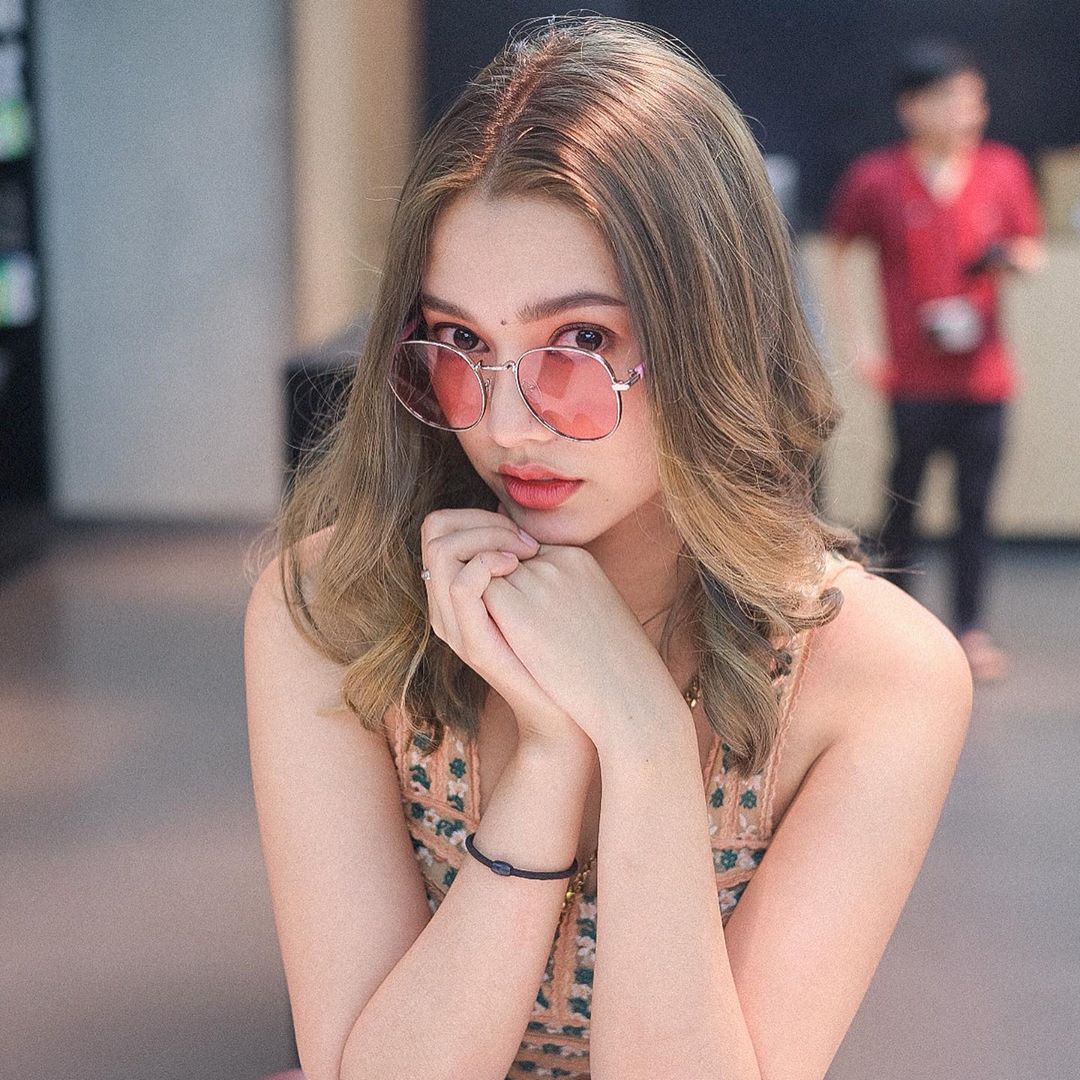 電力十足魅惑大眼 辣露乳溝好驚人全看傻-第1章-图片3