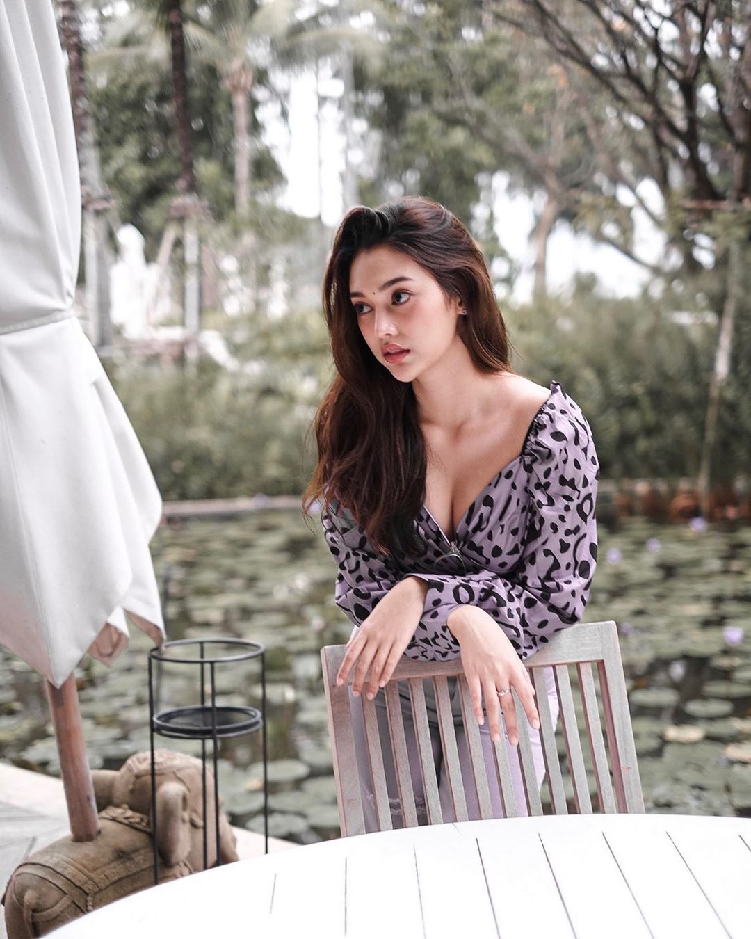 電力十足魅惑大眼 辣露乳溝好驚人全看傻-第1章-图片8