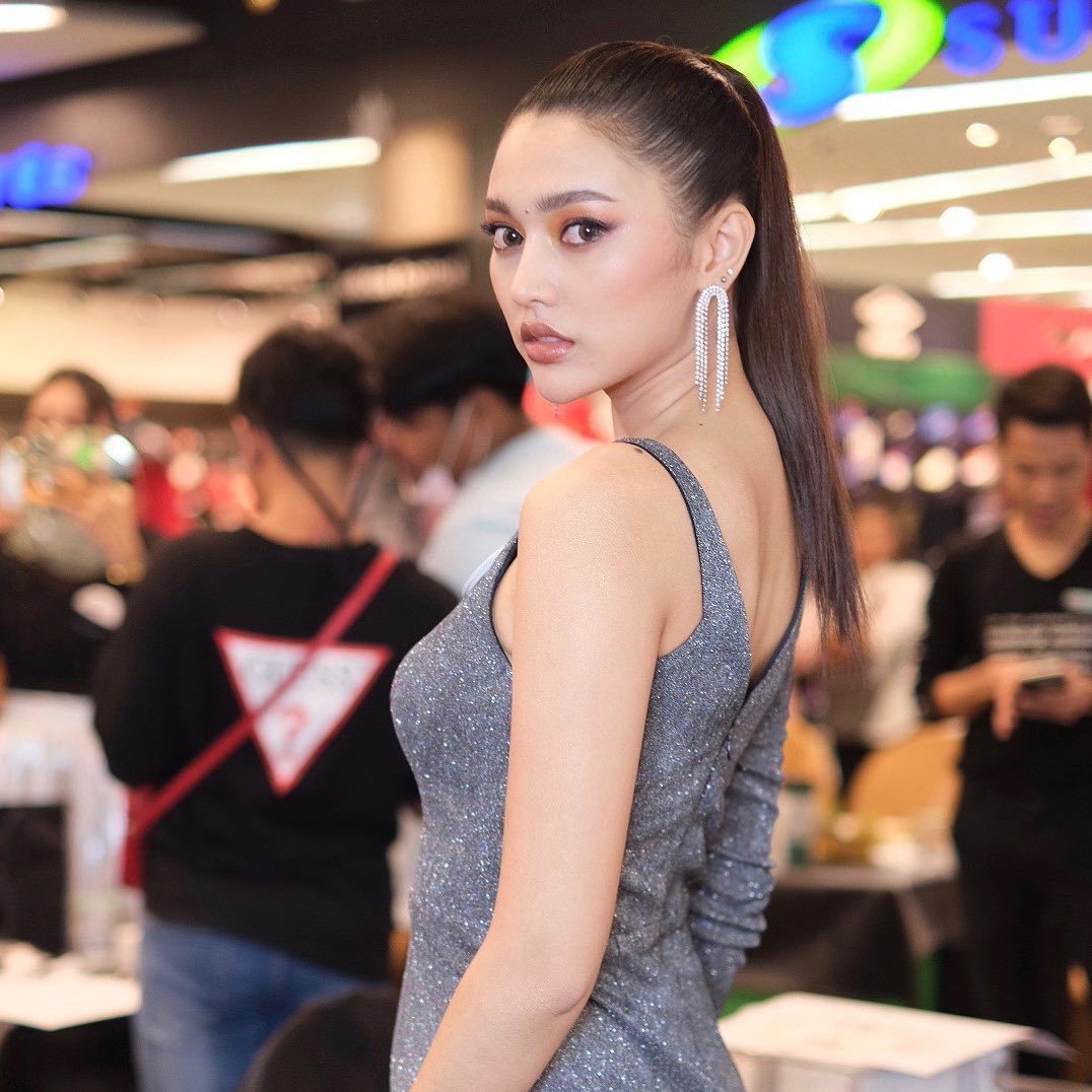 電力十足魅惑大眼 辣露乳溝好驚人全看傻-第1章-图片10