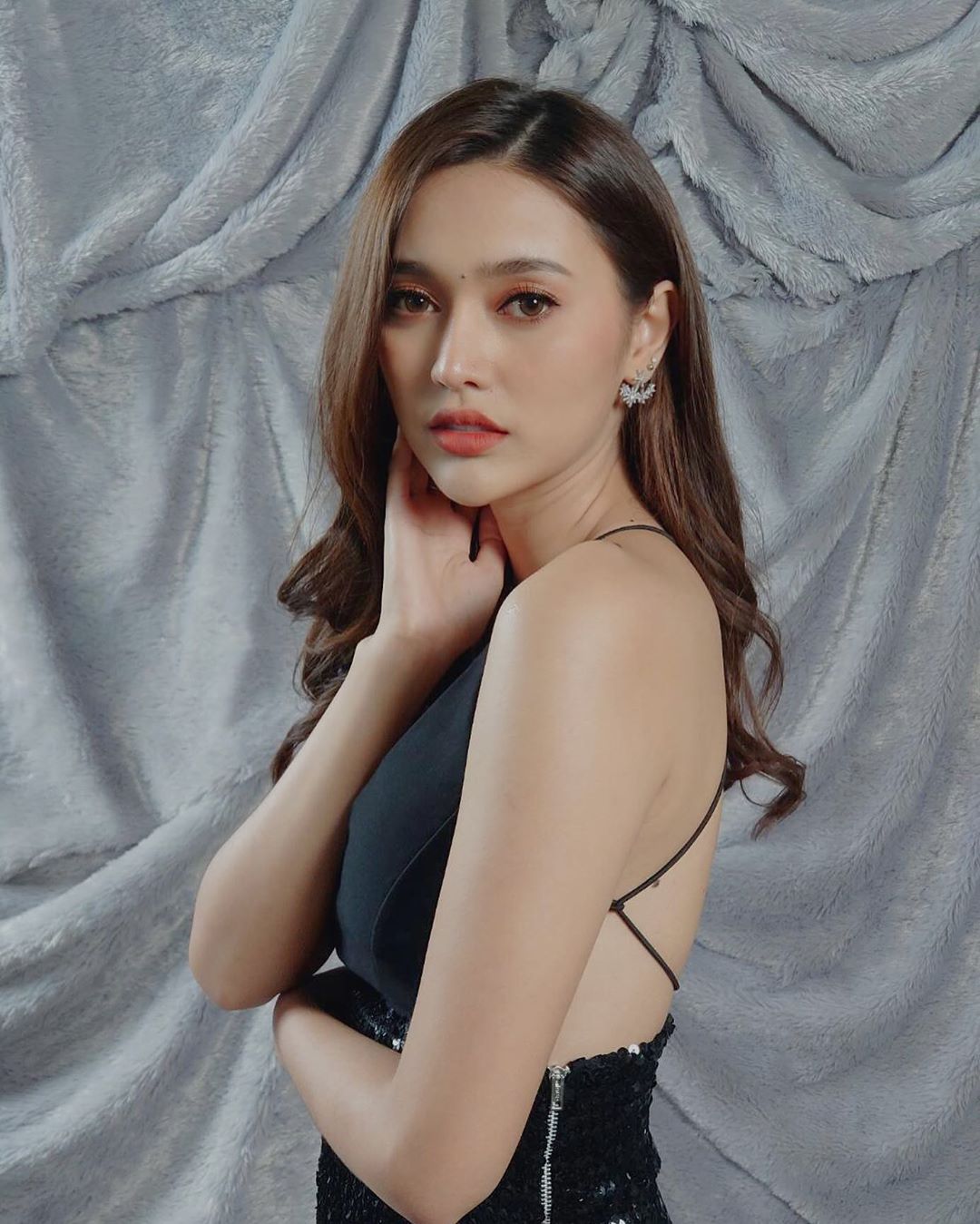 電力十足魅惑大眼 辣露乳溝好驚人全看傻-第1章-图片15