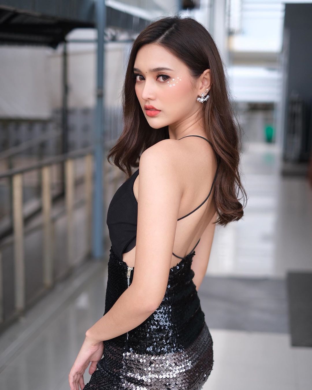 電力十足魅惑大眼 辣露乳溝好驚人全看傻-第1章-图片14