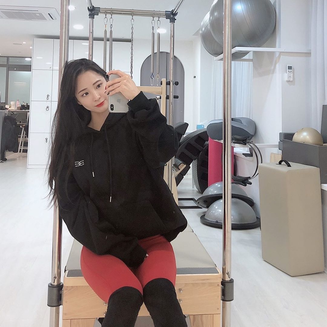 凹凸有致身材火爆 勾引眼神意圖使人淪陷