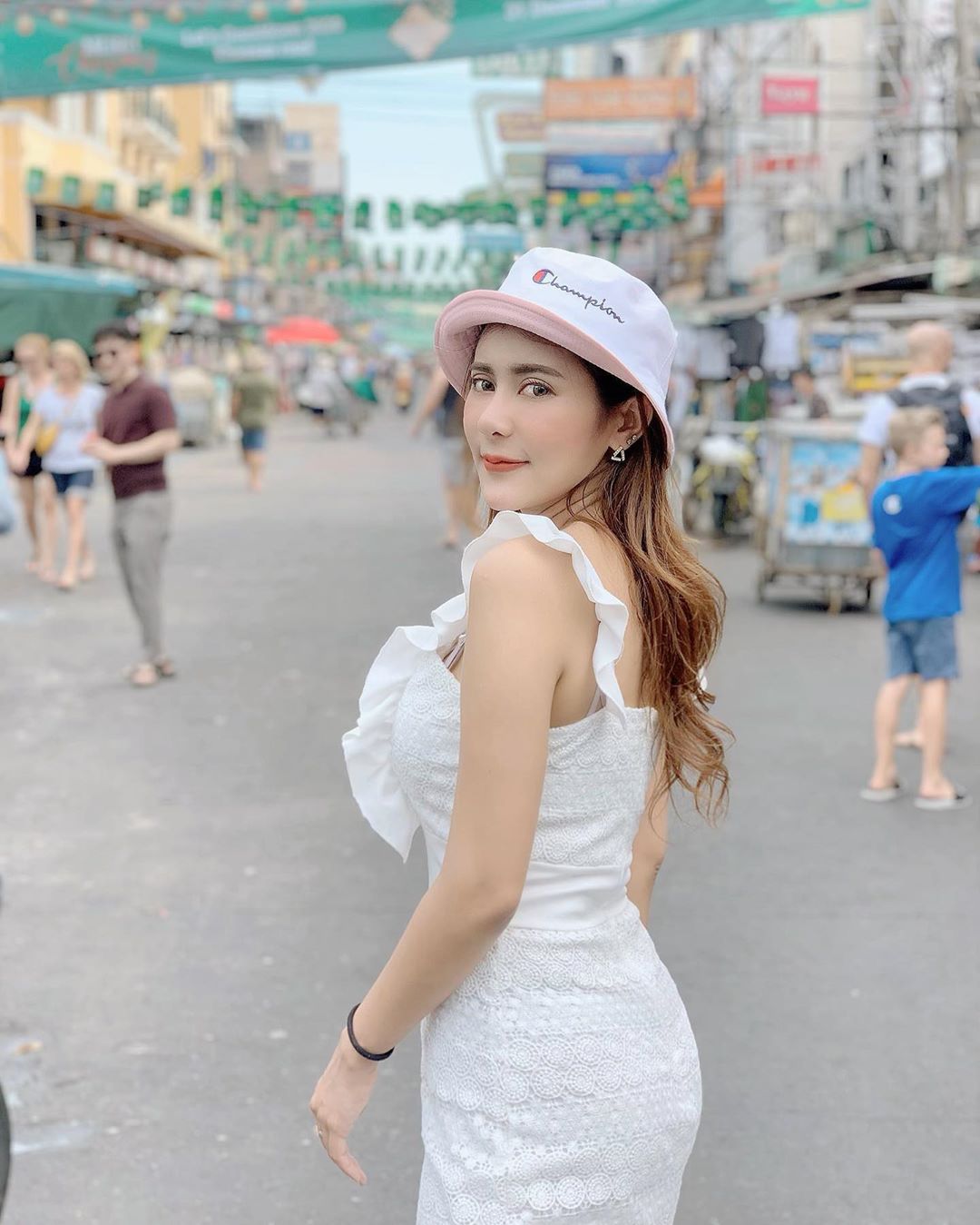 重量級雪乳溢出 般若眼神讓網友看了心癢癢-第1章-图片1