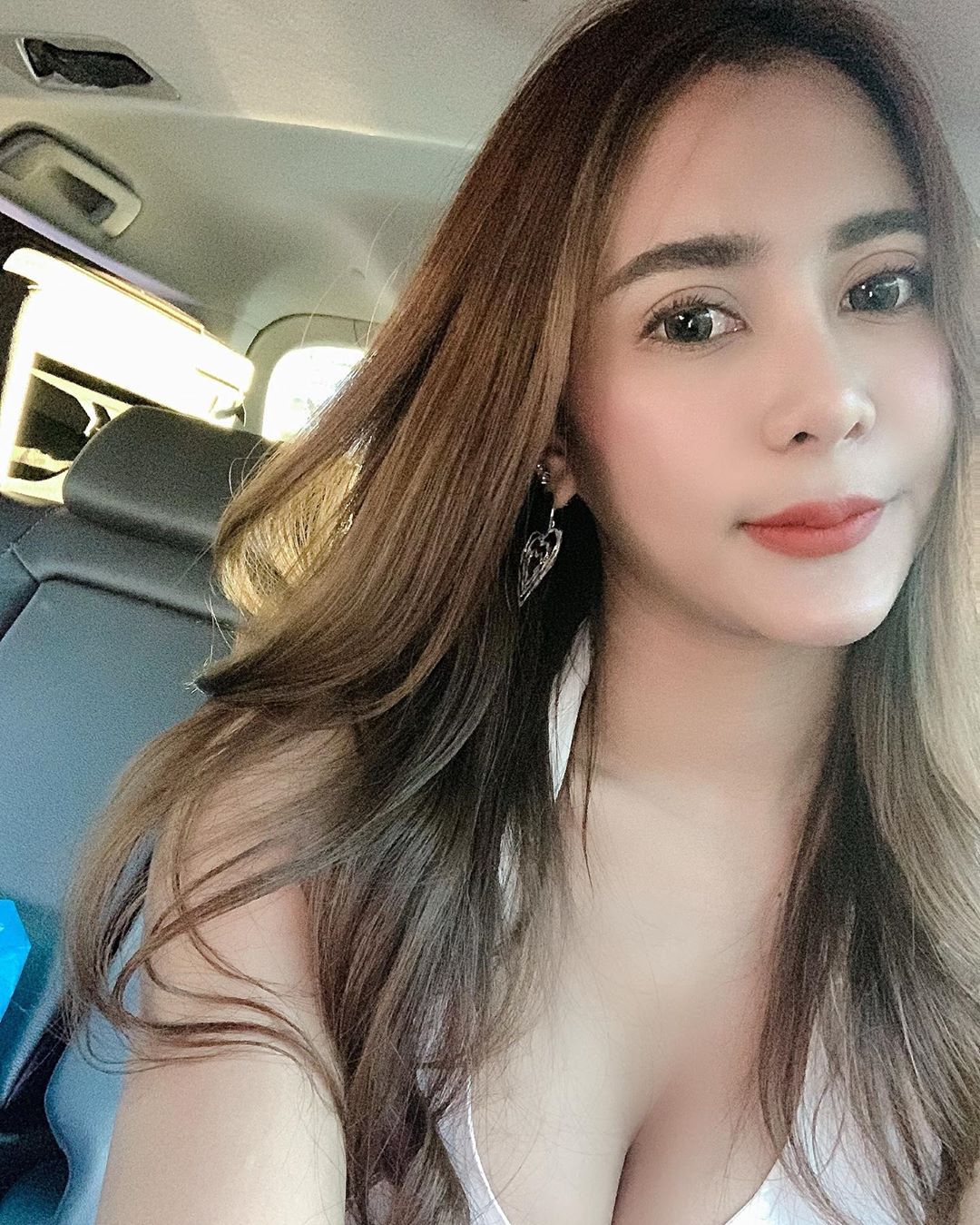 重量級雪乳溢出 般若眼神讓網友看了心癢癢-第1章-图片3