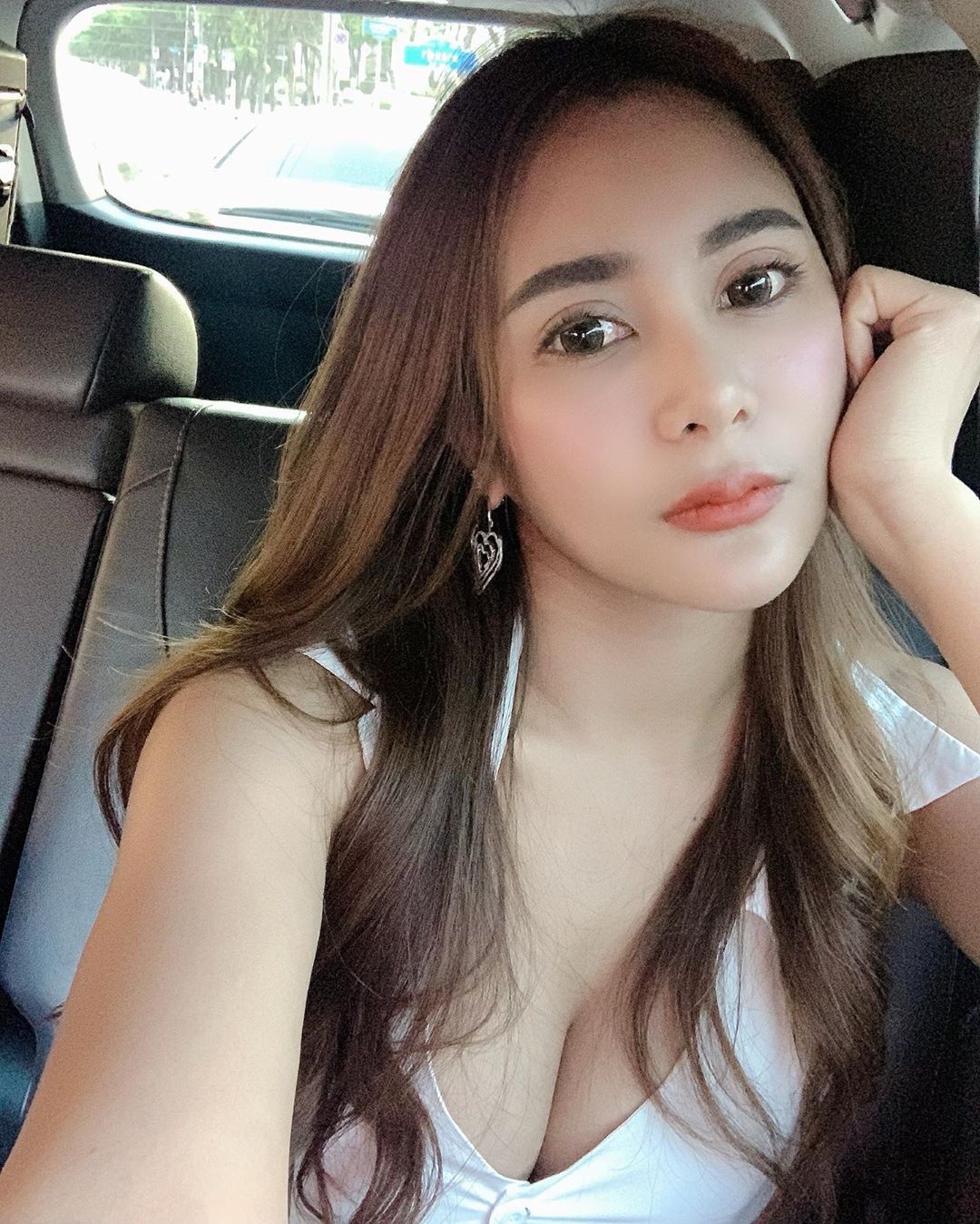 重量級雪乳溢出 般若眼神讓網友看了心癢癢-第1章-图片4