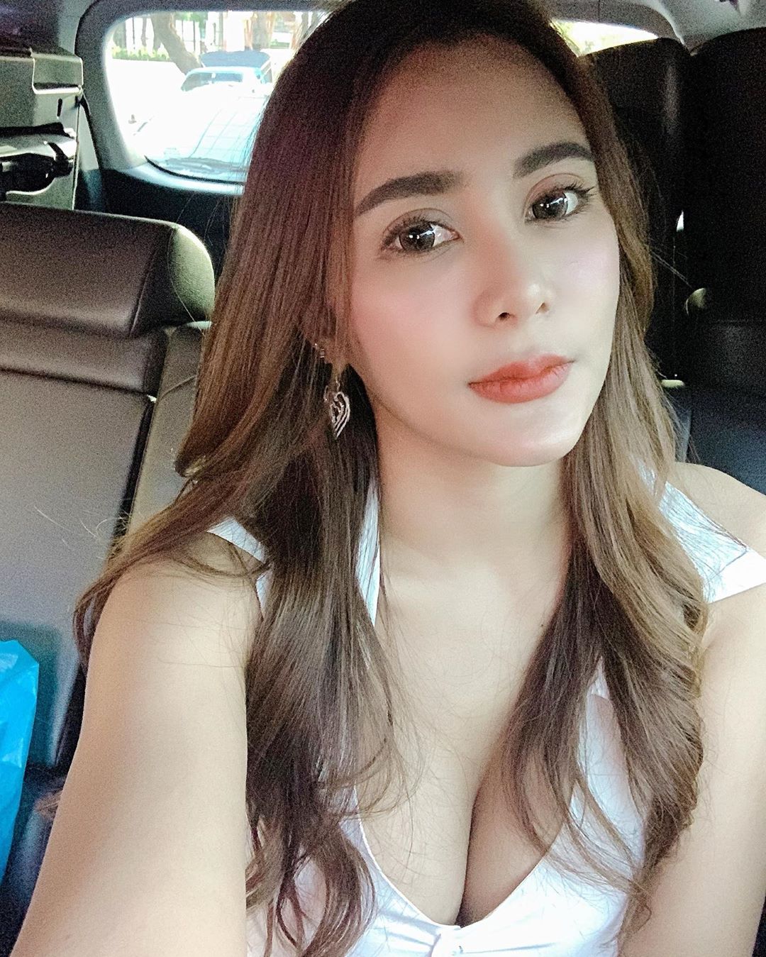 重量級雪乳溢出 般若眼神讓網友看了心癢癢-第1章-图片6