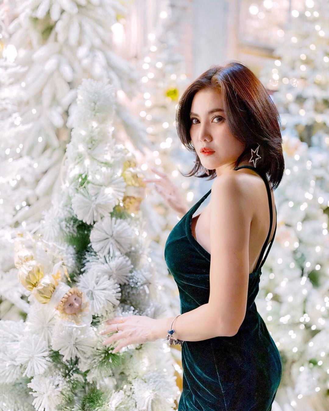 泰國御姊側面酥胸呼之欲出 妖豔氣息邪惡視角看不完