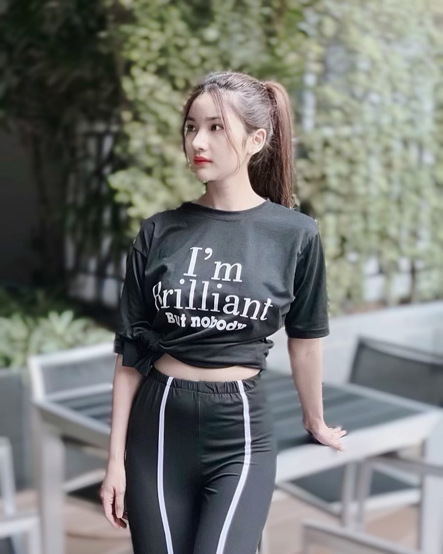 纖細身材罩不住性感魅力 明亮大眼讓人看傻眼-第1章-图片2