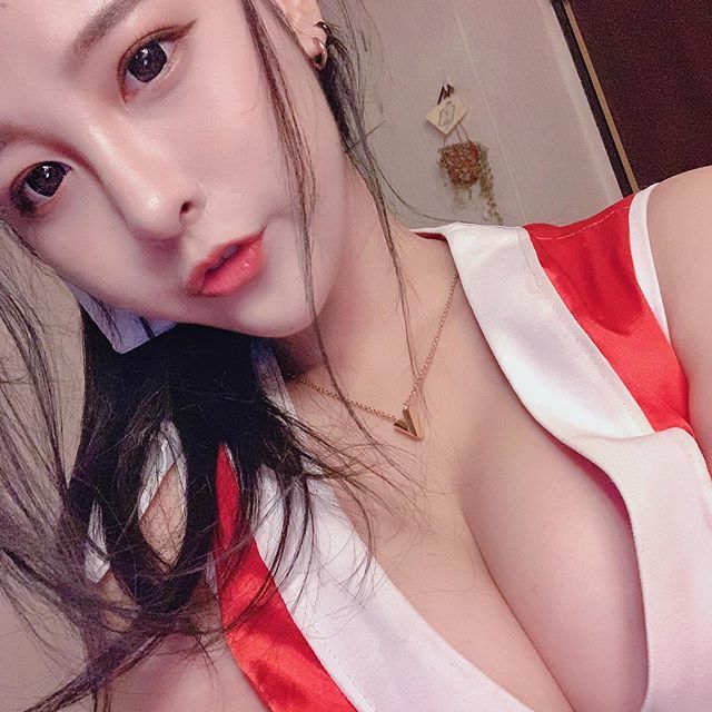 巨乳妹020開大絕!不解放很難受「重乳奶球炸出來」衣服不穿好會曝光:裡面真的0防護!-第1章-图片1