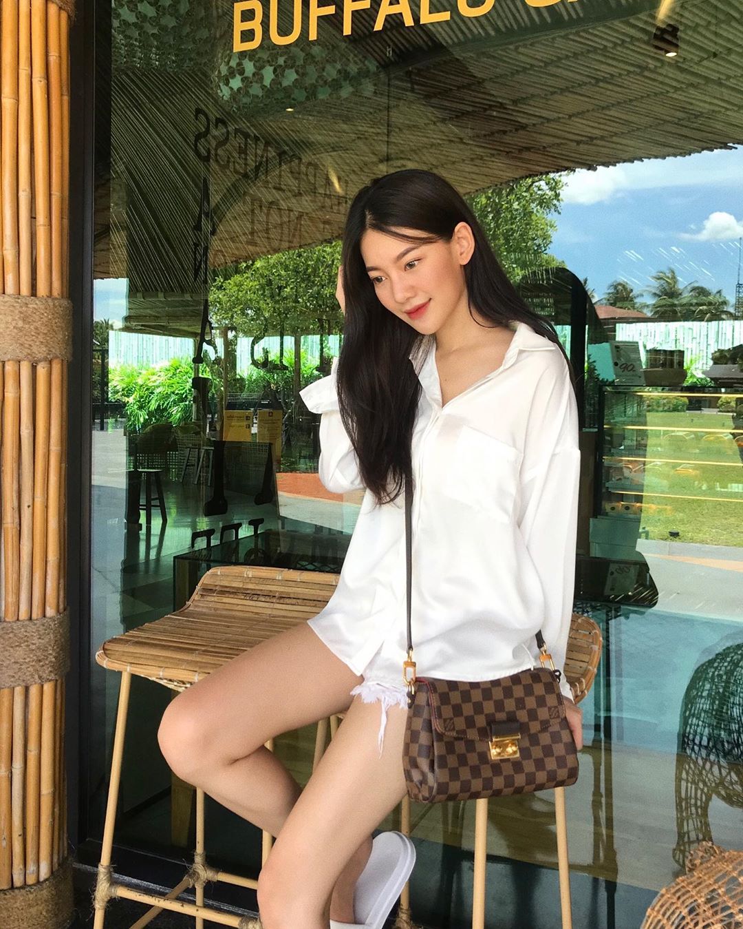 美白香肩呼之欲出 深邃五官盯著你戀愛感爆棚-第1章-图片17