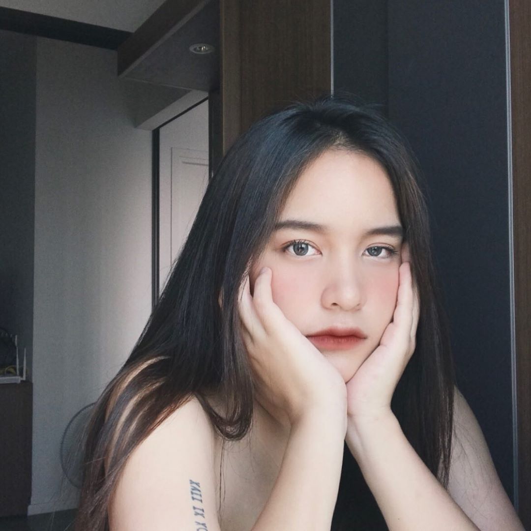 妖豔顏值火力十足 回眸眼神勾魂實在太犯規-第1章-图片2