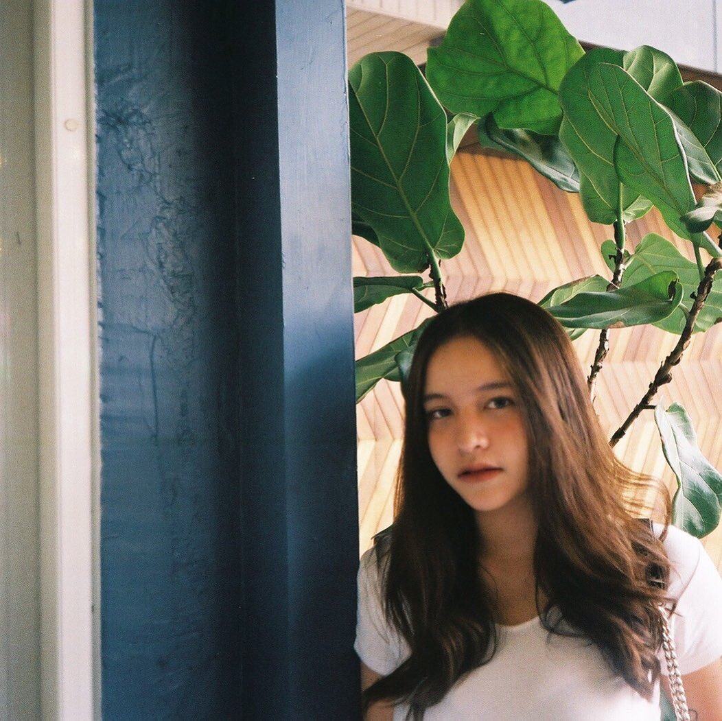 妖豔顏值火力十足 回眸眼神勾魂實在太犯規-第1章-图片1