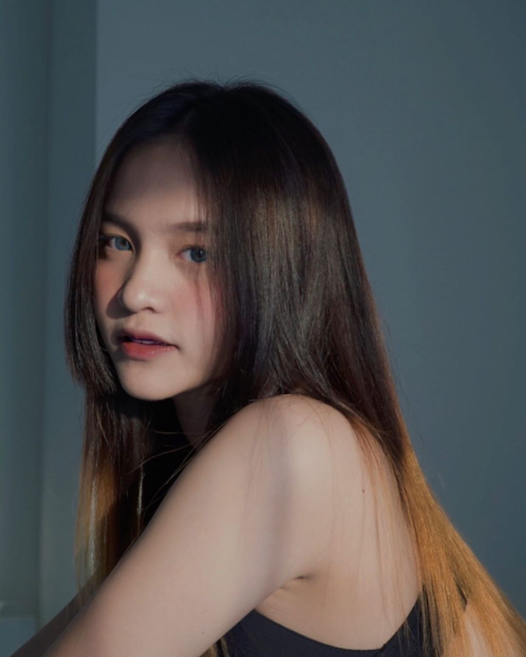 妖豔顏值火力十足 回眸眼神勾魂實在太犯規-第1章-图片10