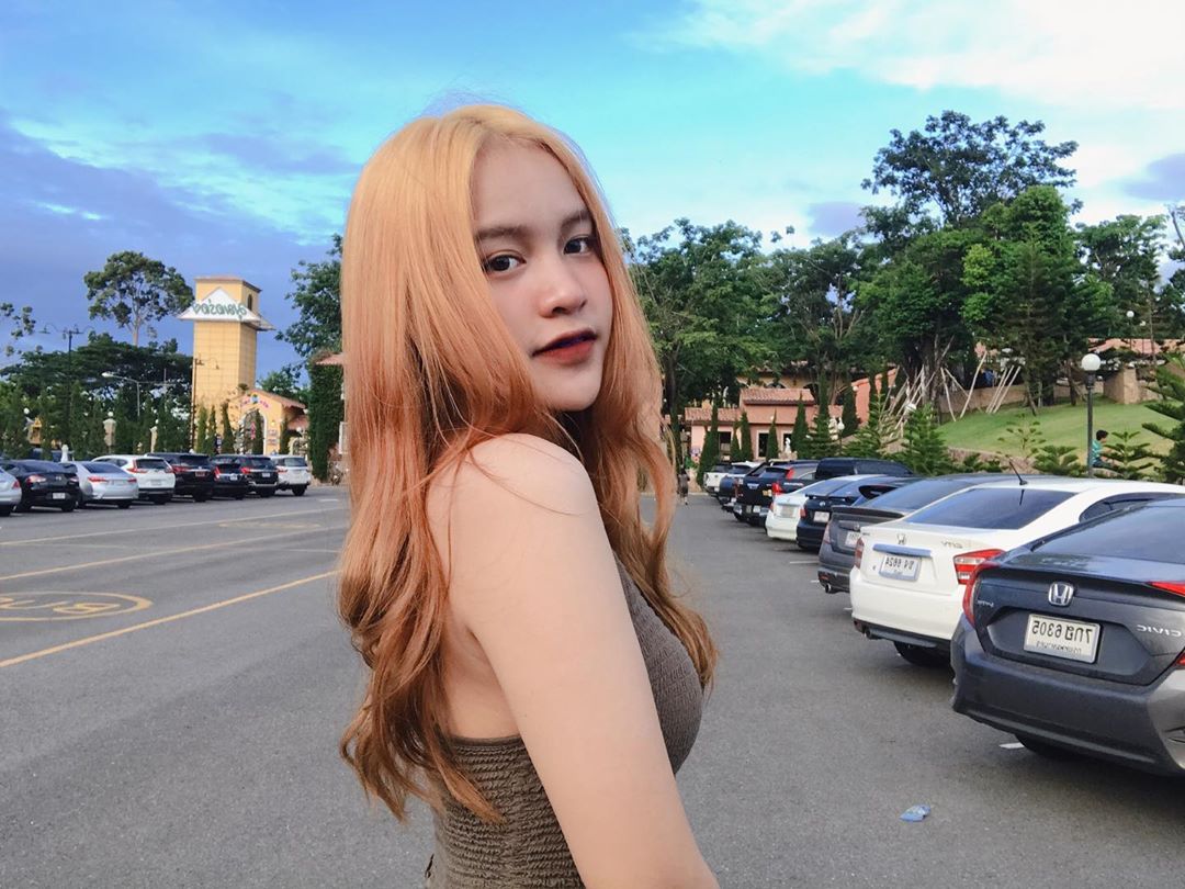 妖豔顏值火力十足 回眸眼神勾魂實在太犯規-第1章-图片19