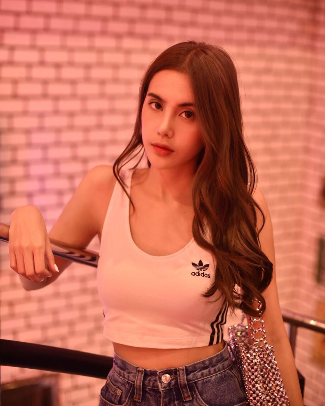 清純臉孔配上電力十足眼神 傲人身姿展現實在不能忍-第1章-图片4