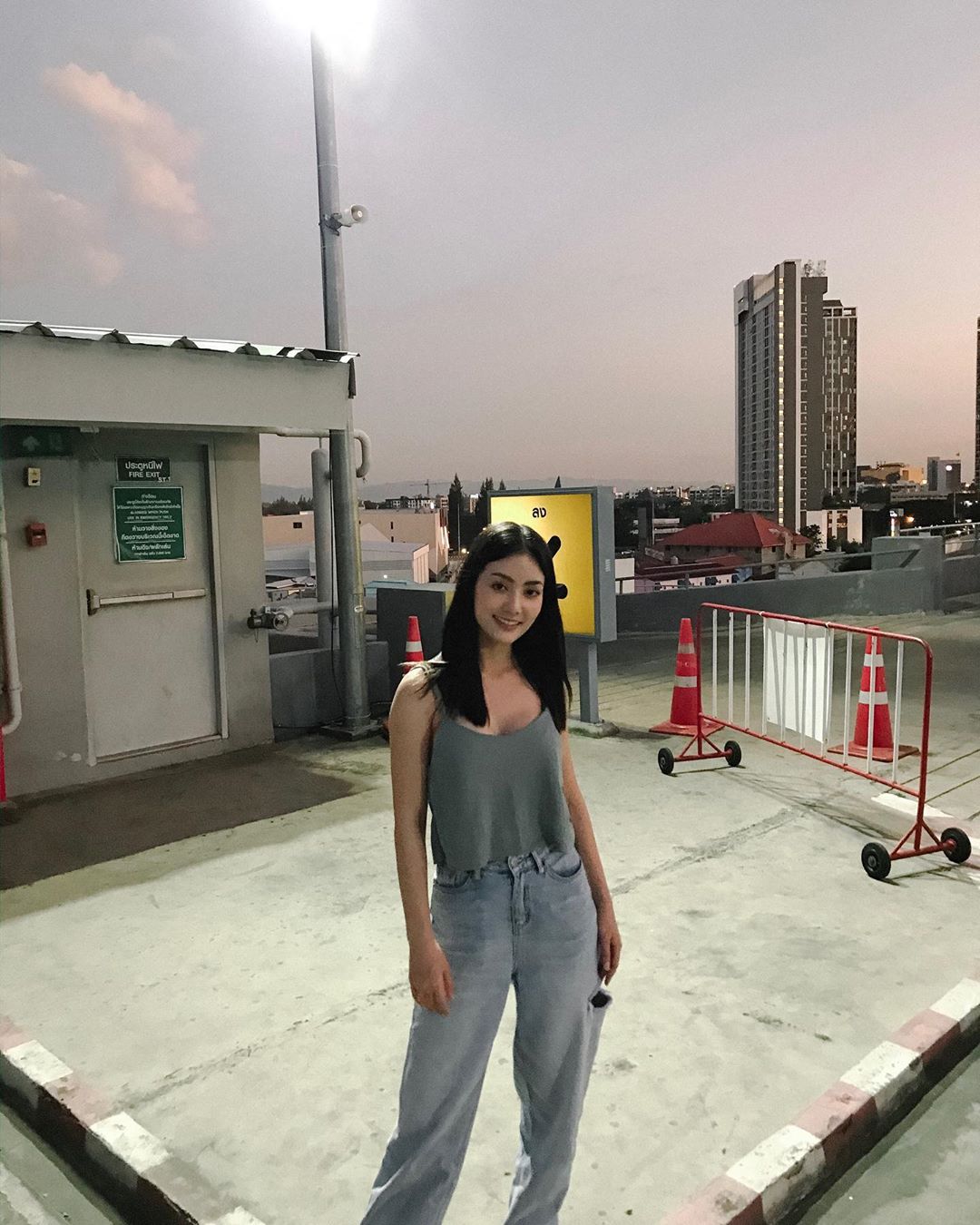 性感魅力太強烈擋不住 誘人鎖骨忍不住放大看-第1章-图片2