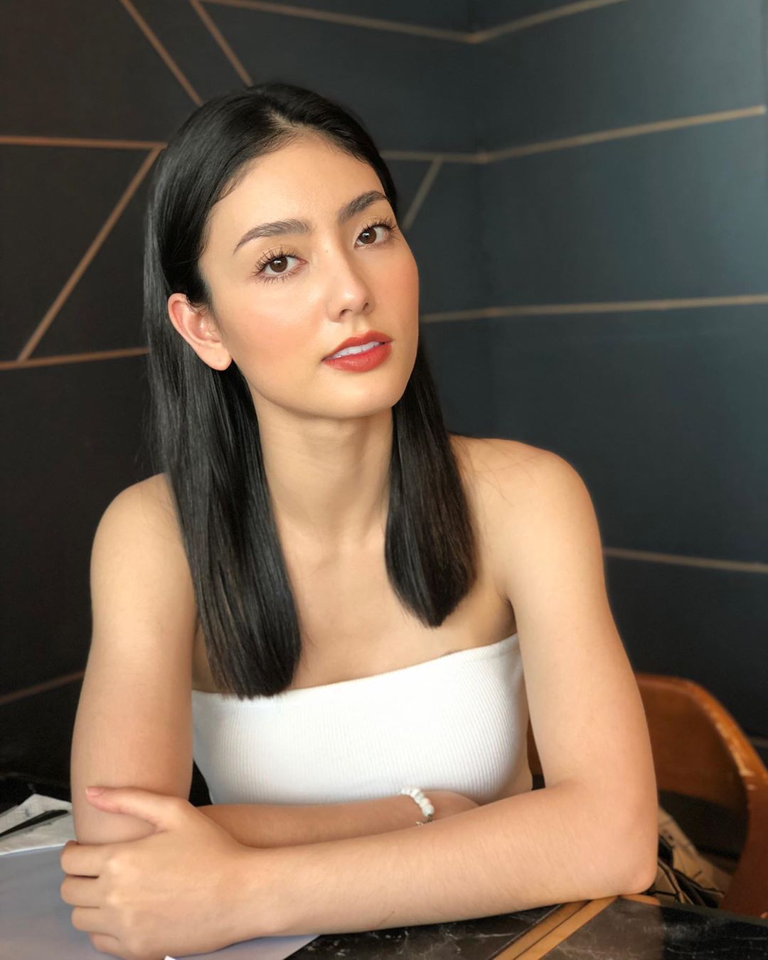 性感魅力太強烈擋不住 誘人鎖骨忍不住放大看-第1章-图片11