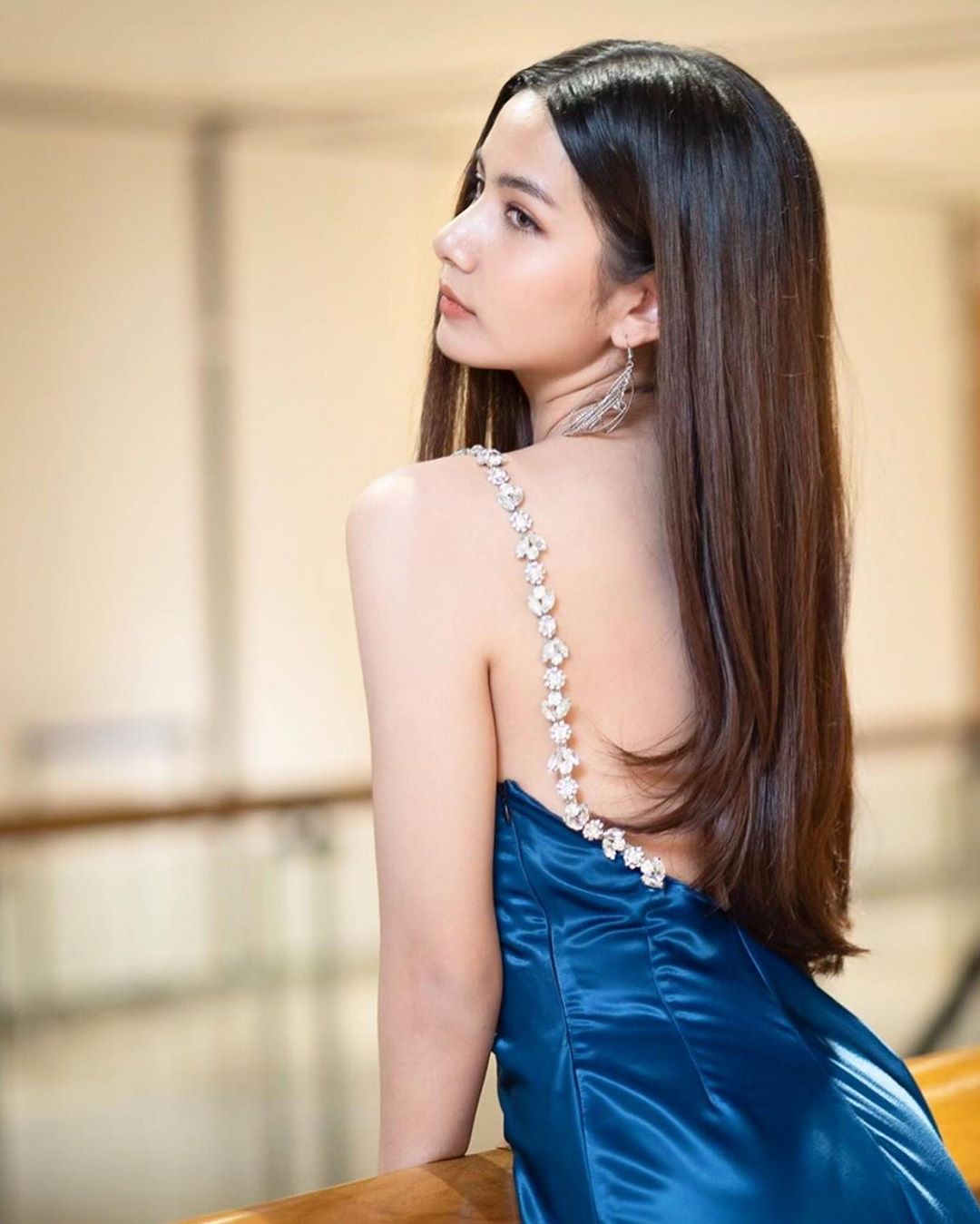 黃金比例天然身形 飄逸長髮誘人長腿駛網友躁動-第1章-图片8