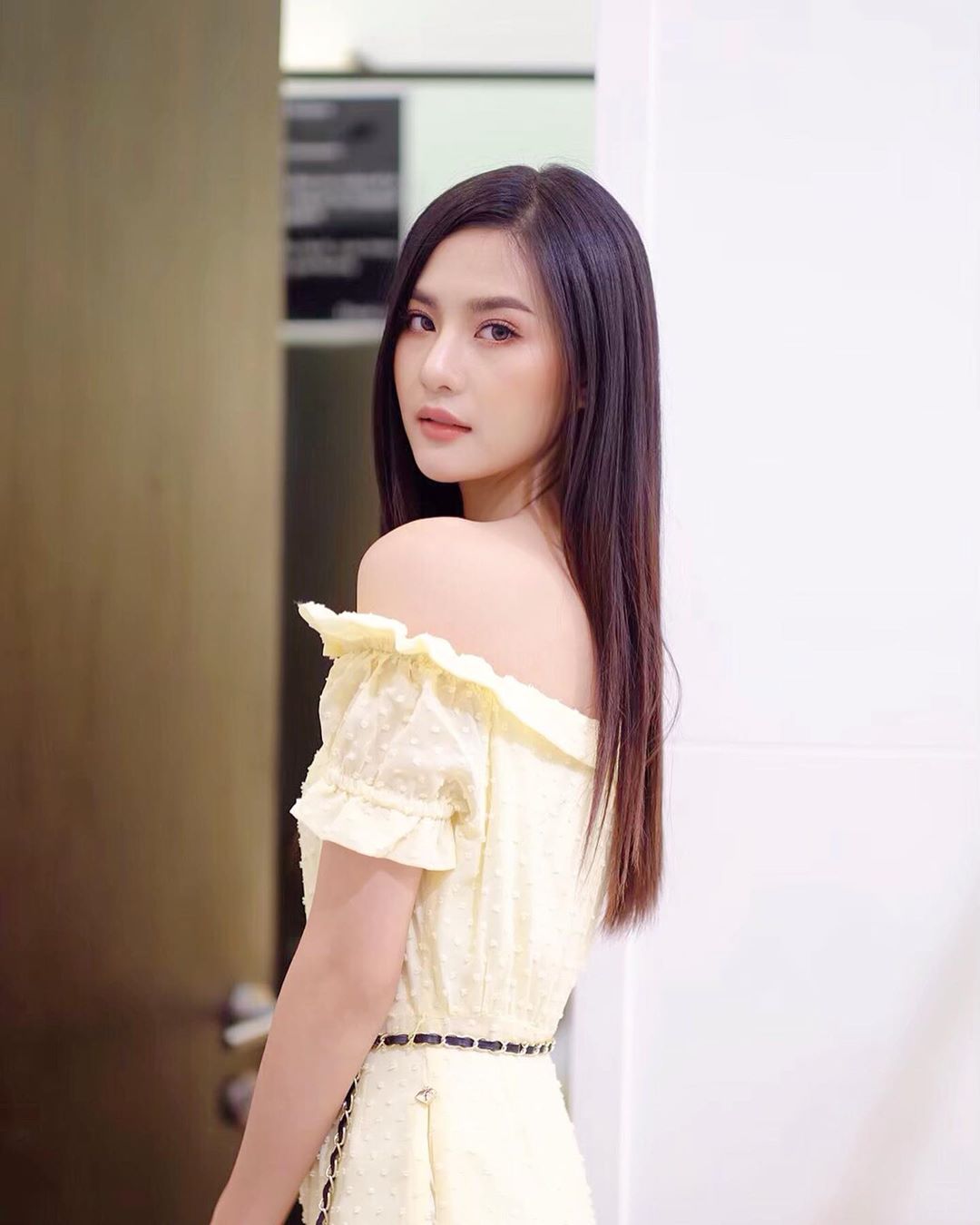 黃金比例天然身形 飄逸長髮誘人長腿駛網友躁動-第1章-图片7