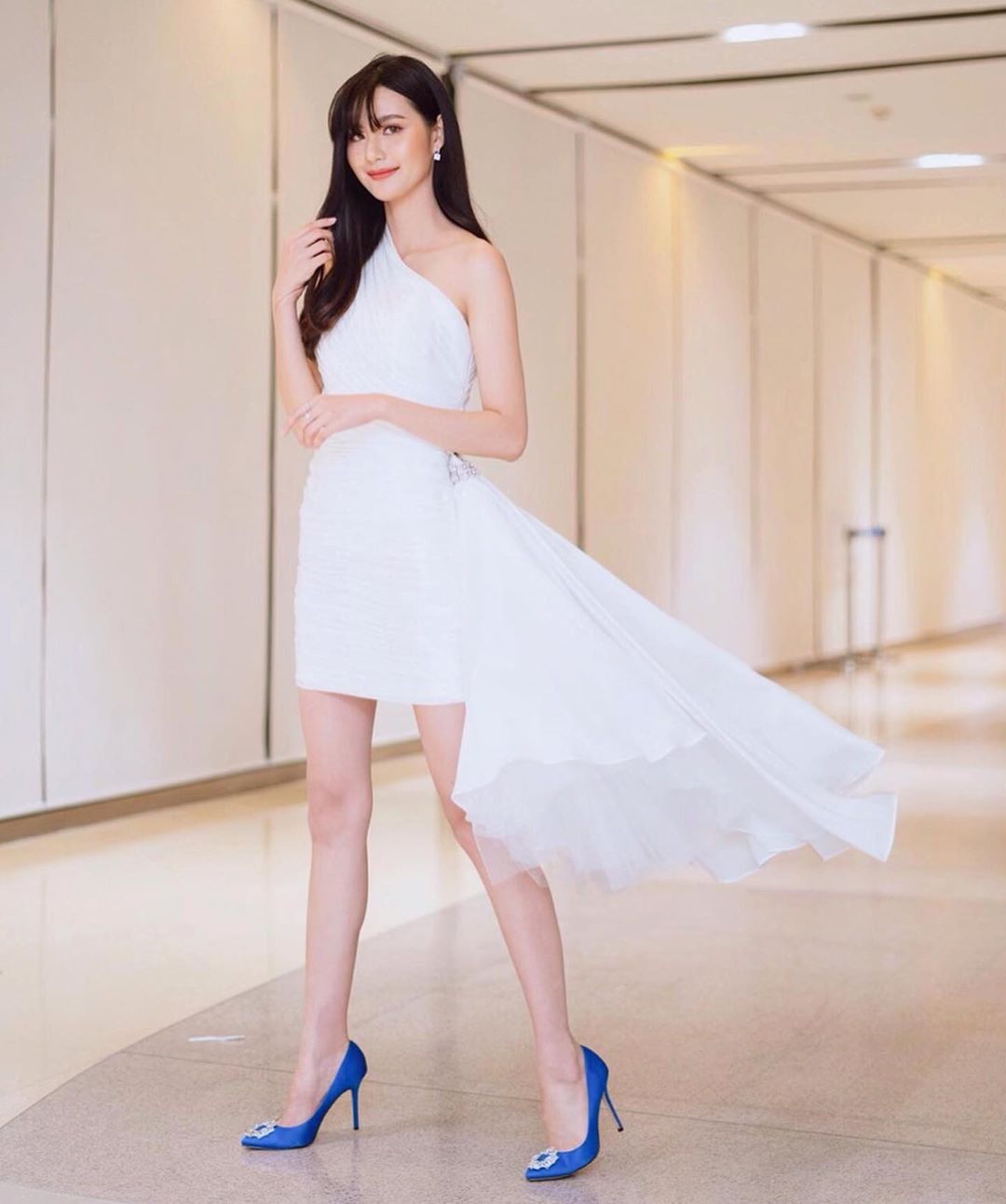 黃金比例天然身形 飄逸長髮誘人長腿駛網友躁動-第1章-图片14