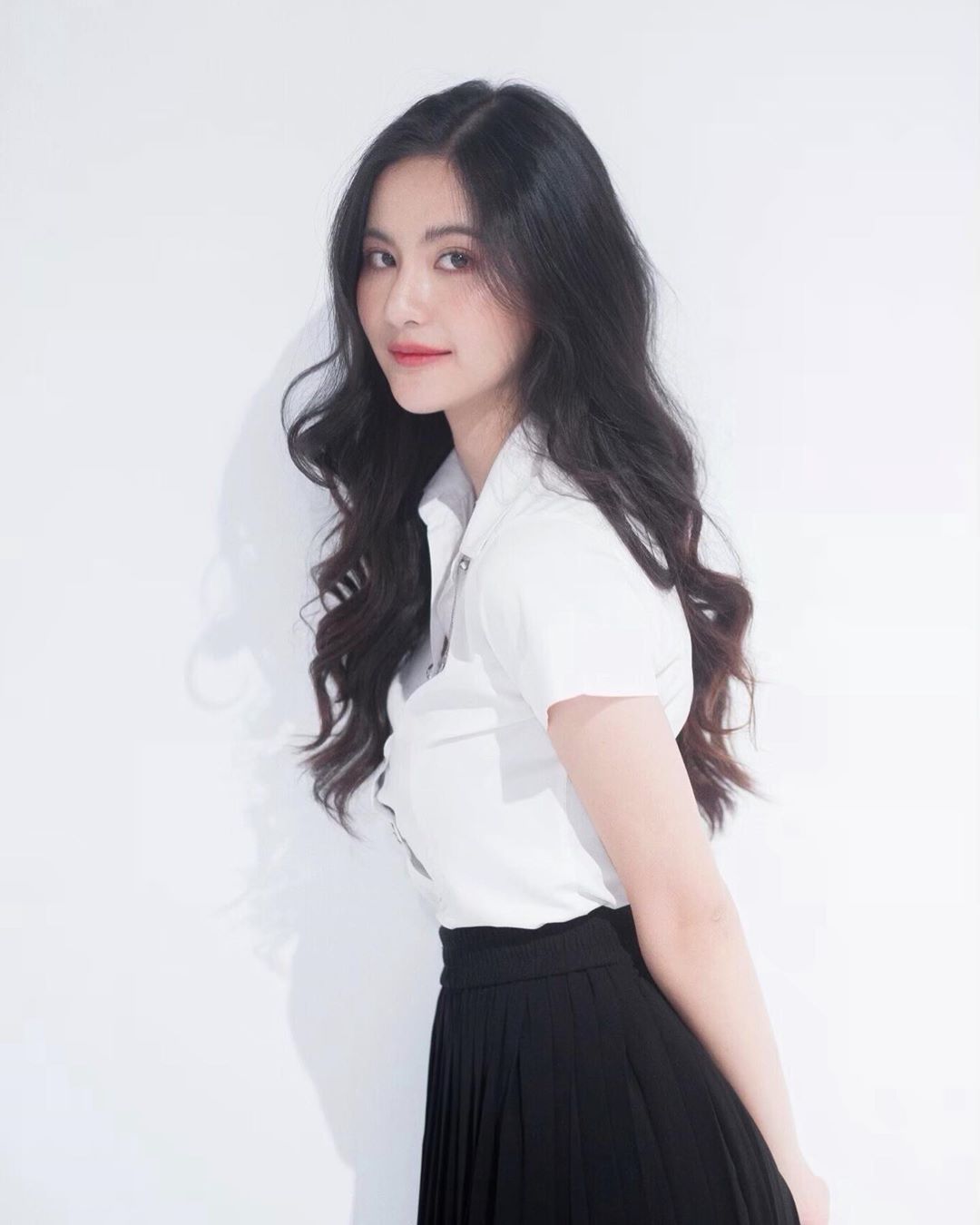 黃金比例天然身形 飄逸長髮誘人長腿駛網友躁動-第1章-图片19