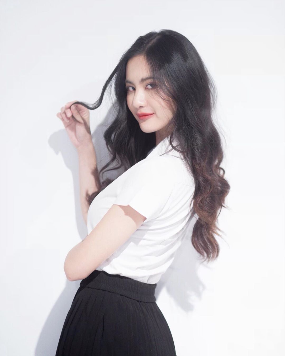 黃金比例天然身形 飄逸長髮誘人長腿駛網友躁動-第1章-图片18