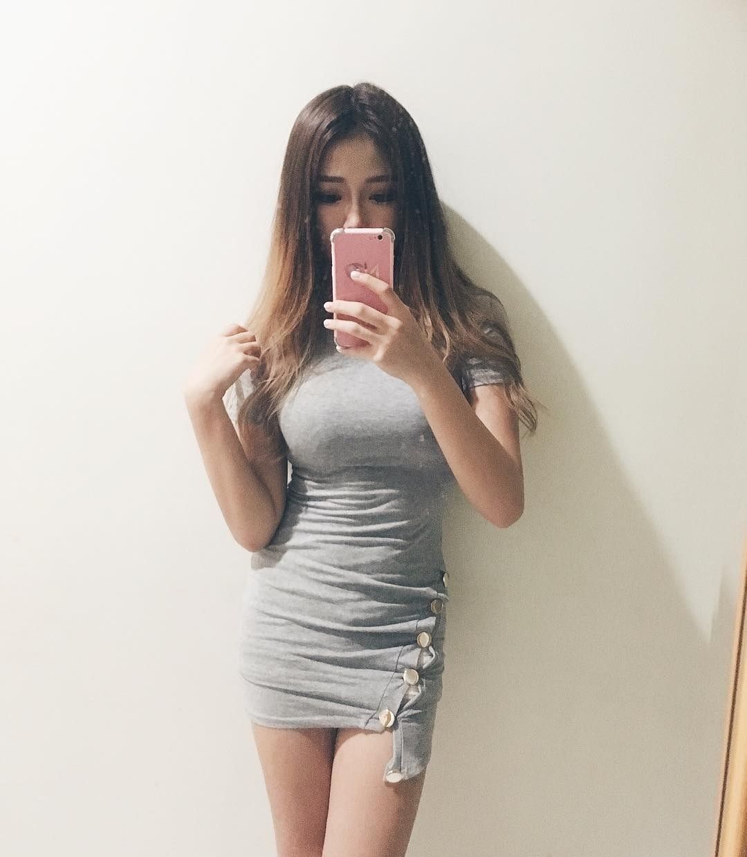 衣服太小件!極品妹胸前超緊繃「目測絕對有雙E」飽滿畫面 壓的我喘不過氣!-第1章-图片2