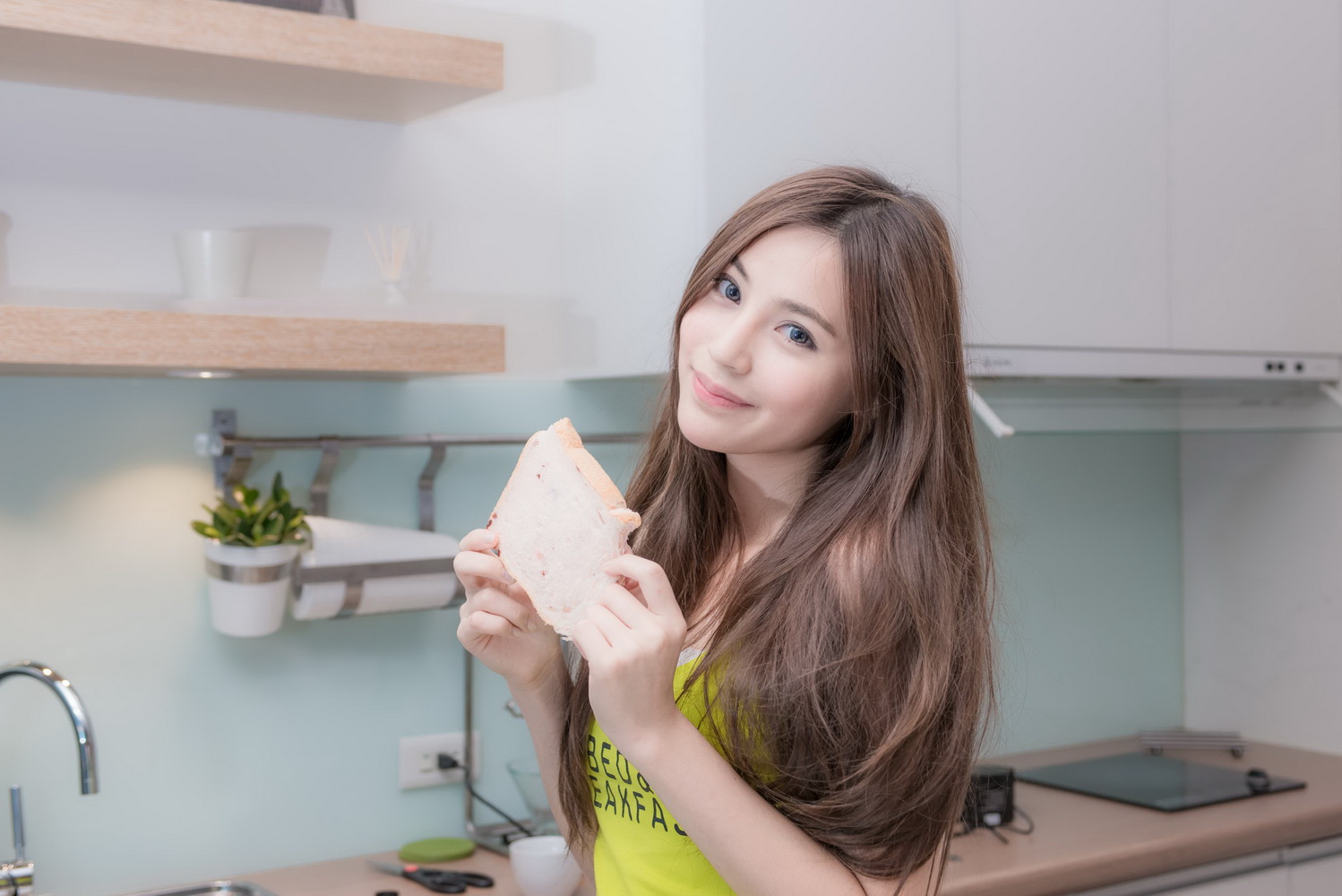辜莞允、邱慧雯《極品台灣姐妹花》居家寫真集-第1章-图片5