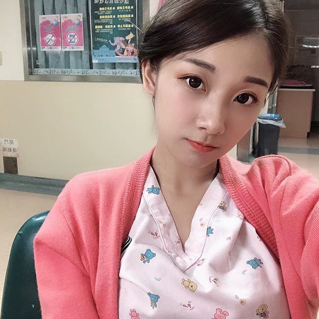 野性護理師是她!院花高顏值曝光「下班狂野解悶」超歐派身材SS+網暴動:身材太極品!-第1章-图片1