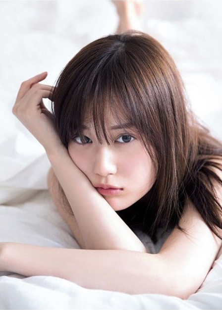 山下美月、乃木坂3期生エース山下美月、初めての寫真集で極限まで脫いだ姿を曬して...-第1章-图片1