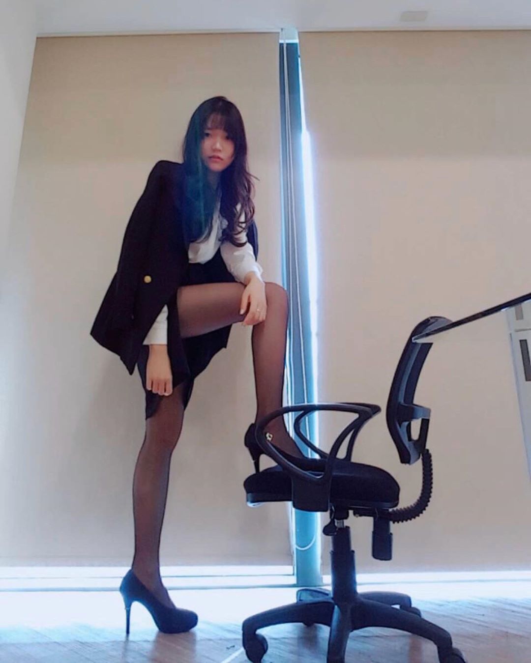 妲妲 火辣長腿襯托出美麗姣好的身材-第1章-图片19