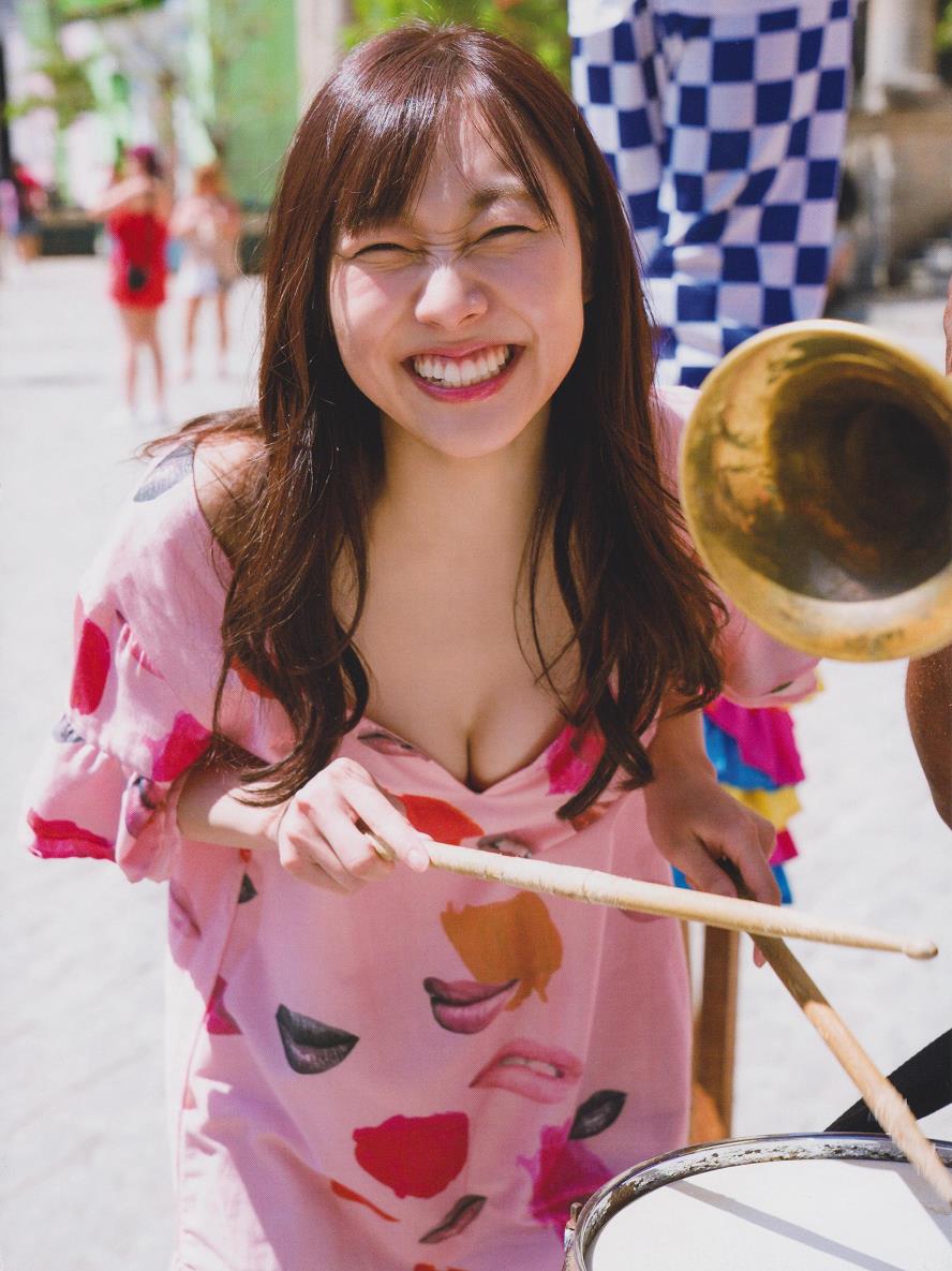 須田亜香里 白嫩渾圓美乳大溢出浮力超夠